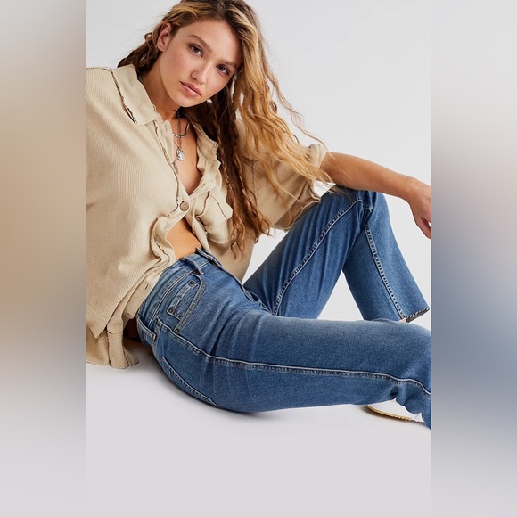 Free People Curvy High-Rise Vintage | CRVY High-Rise Vintage Straight Jeans - Picture 4 of 10